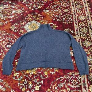 Max Studio Blue slightly cropped sweater
